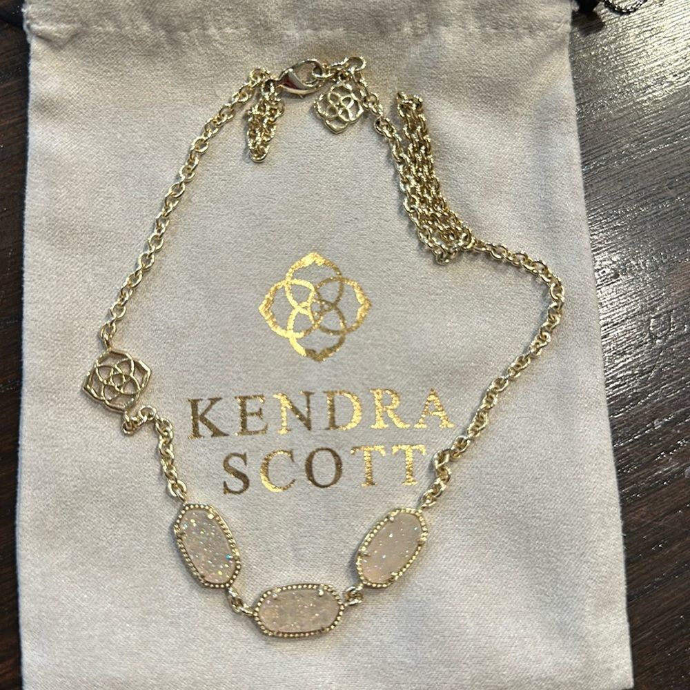 Beautiful Kendra necklace with three crystal stones
